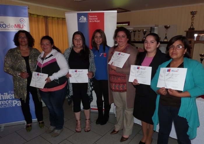 Mujeres de Los Lagos se certificaron para insertarse laboralmente gracias a convenio de PRODEMU y SERNAM Los Ríos