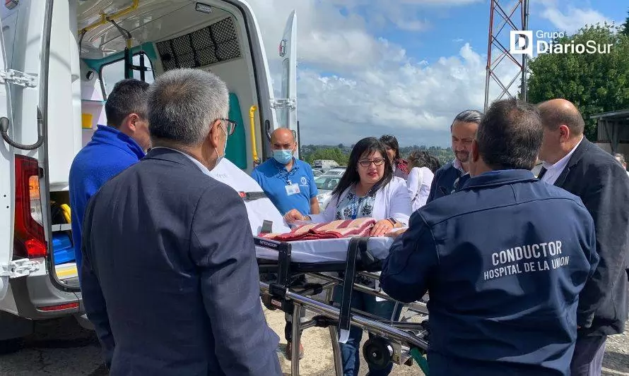 Servicio de Salud entregó ambulancia al Hospital La Unión