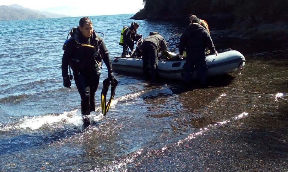 Gope Valdivia rescató cuerpo de un hombre desaparecido en lago Calafquén 