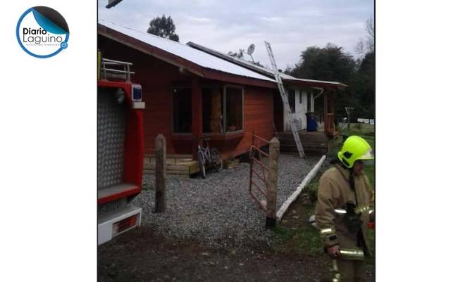 Rápida acción de bomberos y vecinos evitó incendio en Folilco