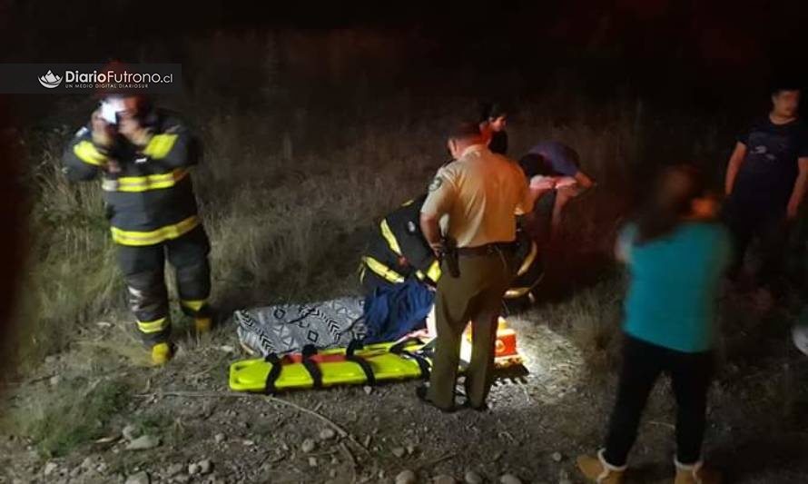Dos mujeres resultaron lesionadas tras volcar en sector Santa Laura en Futrono