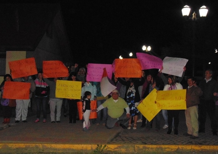 Funcionarios municipales se manifestaron en apoyo al Alcalde Simón Mansilla y Guillermo Moya