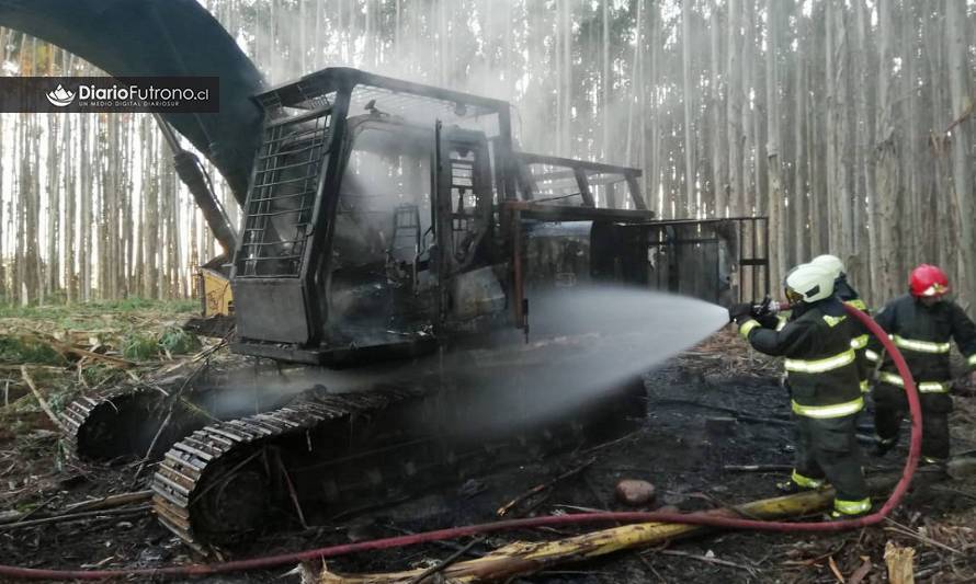 Máquina forestal se incendió en fundo San Luis de Futrono