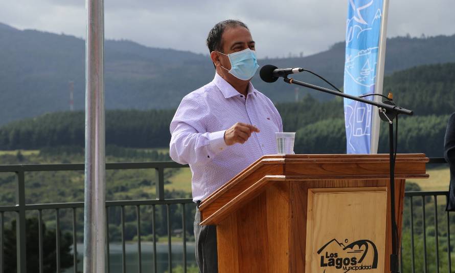 Alcalde Torres pide solucionar problema de agua y alcantarillado en población Las Lajas