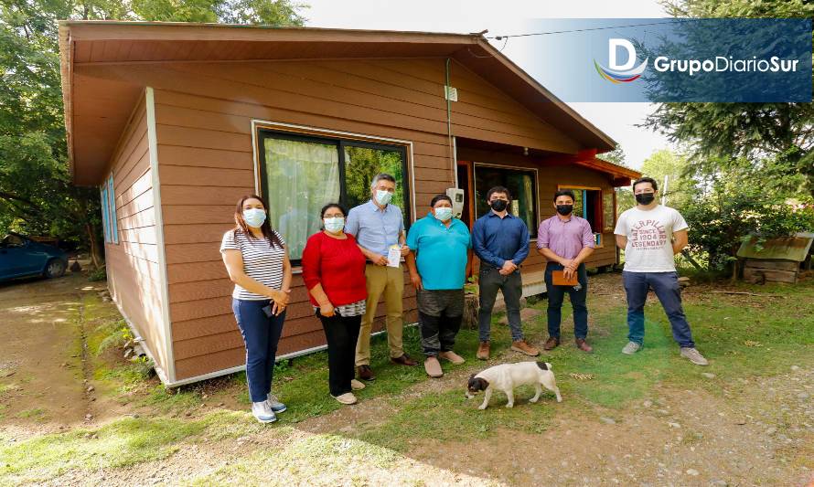Municipalidad de Panguipulli visitó a beneficiaria del subsidio de acondicionamiento térmico para viviendas