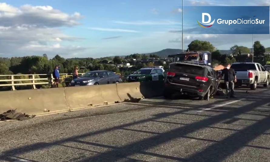 Accidente en el puente San Pedro involucra a dos vehículos 