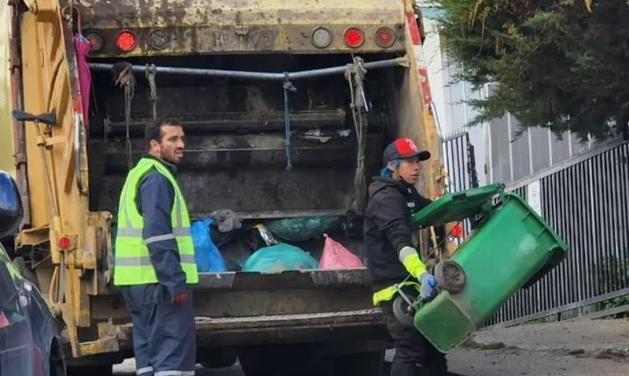 Todo terreno: alcalde de Coyhaique salió a recoger basura 