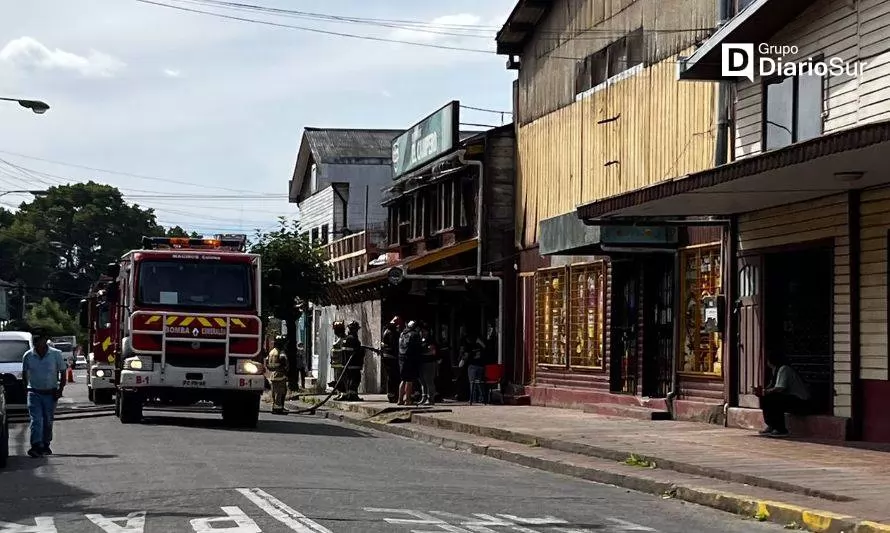 Bomberos controla emergencia en conocido restaurante laguino