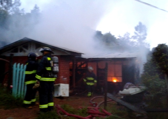 Incendio destruyó completamente una casa en sector Las Lajas
