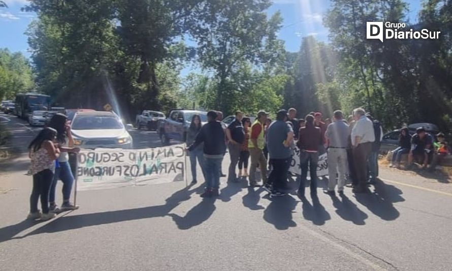 Municipalidad de Panguipulli condena toma de la ruta hacia Coñaripe