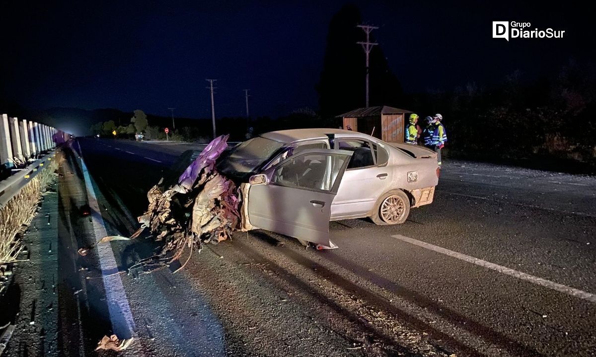 Paillaco: Vehículo chocó frontalmente contra pilar de pasarela en Ruta 5 Sur  